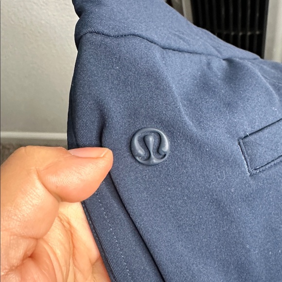 Lululemon Athletica trapped legDeep Blue pant size sp - Picture 8 of 11